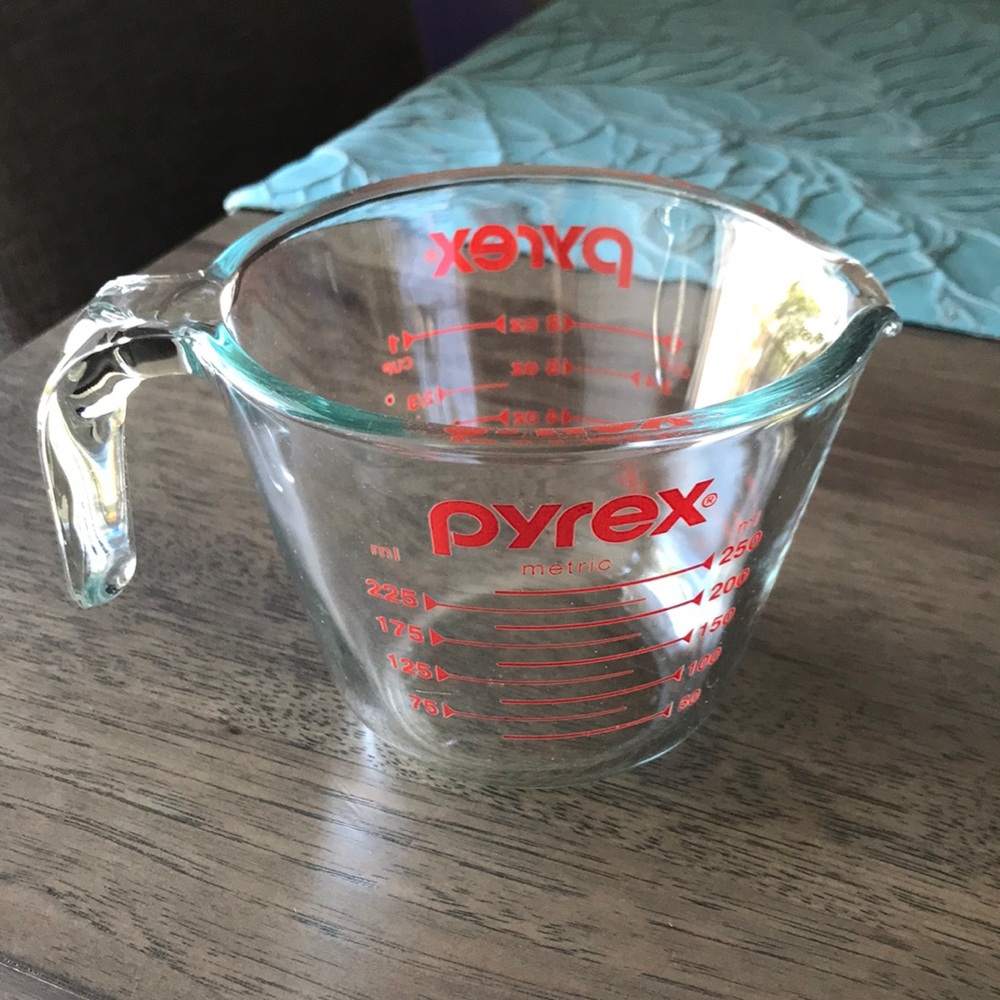 Pyrex Metric Glass Measuring Cup